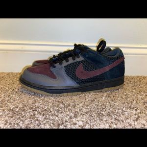 2007 Nike Dunk Low CL ‘Black/Deep Burgundy/Anthracite’ US size 7 (304714-065)